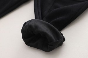 Костюм: кофта с зайцем+ черные штаны