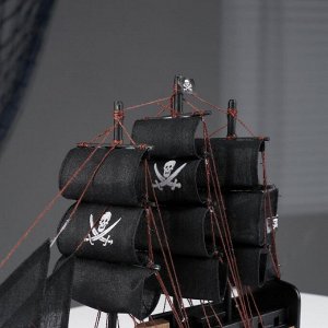 Сувенирная модель корабля «Веселый Роджер», чёрные паруса, 24x6x22 см