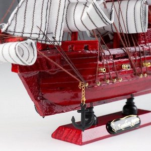 Сувенирная модель корабля «Вингилот», борта красное дерево, паруса белые, 4x20x20 см