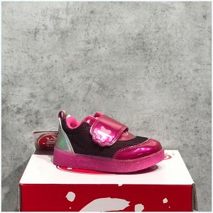 Кроссовки Торговая марка: Reike. Кроссовки для девочки Reike Basic fuchsia выполнены из текстильной сетки c яркими элементами из искусственной кожи, которая обеспечивает оптимальный микроклимат внутри