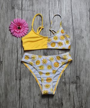 Раздельный купальник для девочки, цвет желтый + принт солнышки на белом фоне