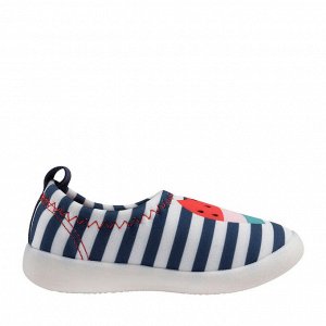 Слипоны Кеды для девочки Reike Basic navy/white – это повседневная обувь для активных прогулок, отличающаяся интересным и стильным дизайном, декорированы ярким летним принтом.
Они очень мягкие и эласт