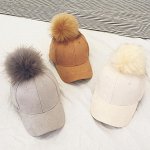 Кепка с меховым пампоном