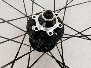 Передние велосипедное колесо PASAK HB12/PA24. 26 дюймов. Черный-белый