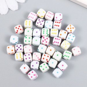 Бусины для творчества пластик "Белый игральный кубик" цветные точки набор 20гр 0,8х0,8х0,8см 78118