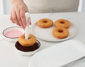 Форма для вырезки пончиков с щипцами