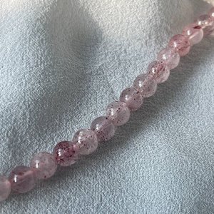 Бусы из Клубничного кварца