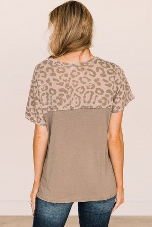 Бежевая футболка с леопардовым принтом в стиле колорблок