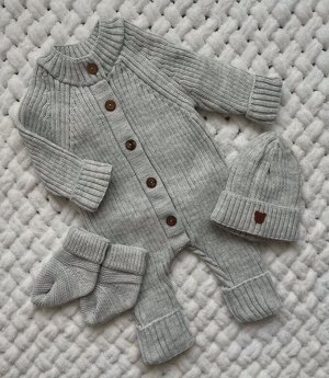 Вязаный комплект для малыша Комбинезон+шапка+носочки цвет Серый меланж