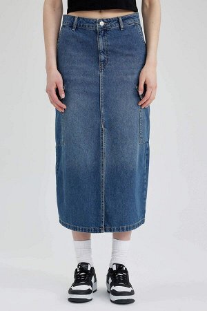Джинсовая юбка-миди с разрезом карго