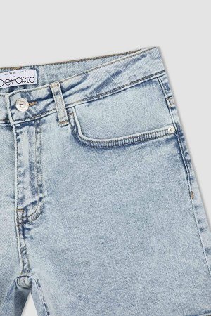 Потертые джинсовые шорты с нормальной талией