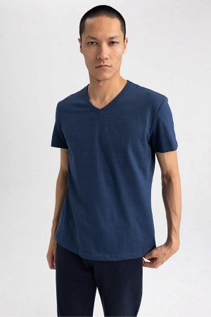 Майка Slim Fit с V-образным вырезом и короткими рукавами