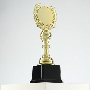 Кубок 068, наградная фигура, золото, подставка пластик, 23.5x8x7.5 см