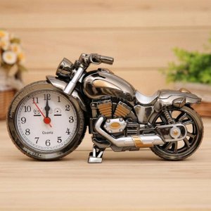Часы Это оригинальные и стильные настольные часы, которые выполнены в виде мотоцикла. Они отлично впишутся практически в любой интерьер помещений и станут превосходным украшением вашей комнаты. Это кр