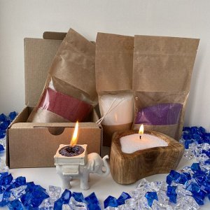 Набор - Насыпная свеча в гранулах, деревянный подсвечник, набор воска: белый, сиреневый и красный - 450 гр.