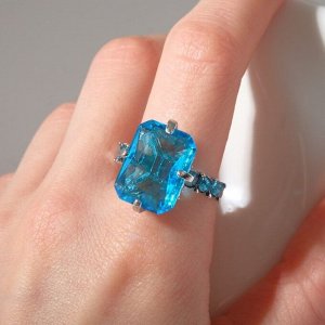 Кольцо "Драгоценность" дама, цвет голубой в серебре, безразмерное