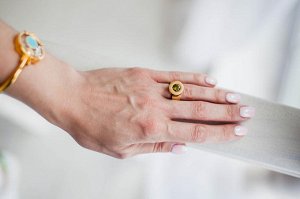 Кольцо Кольцо цвет лимонное золото, очень красивая и интересная модель, имеет 4 сменных камня, которые идут в комплекте!