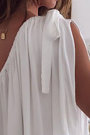 Белая блуза из шифона на одно плечо и бантом