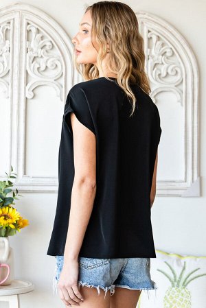 Черная блузка с коротким рукавом и цветочной вышивкой на кокетке