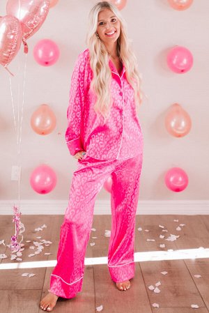 Розовая атласная пижама с леопардовым принтом
