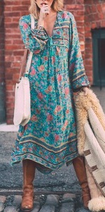 Длинное платье с глубоким вырезом и длинными рукавами Цвет: НА ФОТО