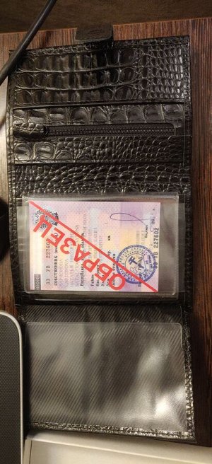 Портмоне на кнопке, отдел для автодокументов и паспорта, цвет чёрный