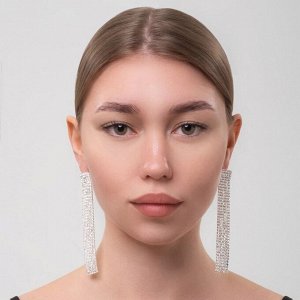 Серьги висячие со стразами «Водопад» квадрат, белые в серебре, 9.5 см