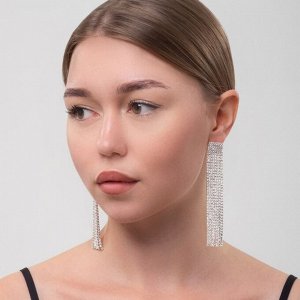 Серьги висячие со стразами «Водопад» квадрат, белые в серебре, 9.5 см