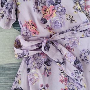 Платье фиолетовое в цветочный орнамент