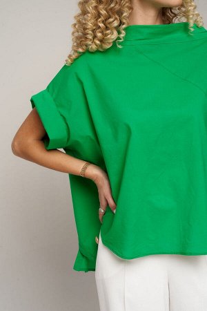 Блуза Рост: 164 Состав ткани: Спандекс-3%; Хлопок-97%; Блузка увеличенного объема с расширенным плечевым поясом. Выполнена из хлопковой ткани. Воротник стойка. На спинке асимметричная застежка на петл