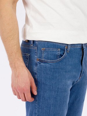 Джинсы Стильные джинсы из стрейча средней плотности с небольшими потертостями. Модель прямого классического кроя со средней посадкой. Рост L30 (160-170 см). Длина внутреннего шва 77 см, высота посадки