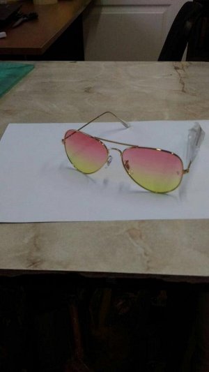 Солнцезащитные очки розово-желтые в тонкой золотой оправе