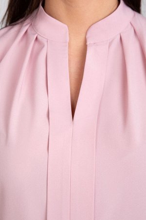 Блуза Рост: 170 Состав ткани: ПЭ-97%; Спандекс-3%; Блузка полуприталенного силуэта, надевается через голову. Выполнена из легкой блузочной ткани, которая практически не мнется.Перед из двух полочек с 