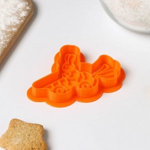 СИМА-ЛЕНД Форма для печенья «Зайка едет на морковке», штамп, вырубка, цвет оранжевый