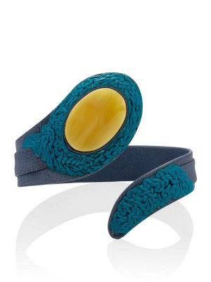 Яркий браслет из натуральной кожи «Змейка», украшенный медовым янтарём
