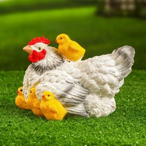 Садовая фигура "Курица белая с цыплятами" 21х16х14см