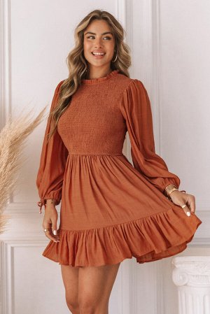 Оранжевое мини-платье с пышным рукавом и сборкой