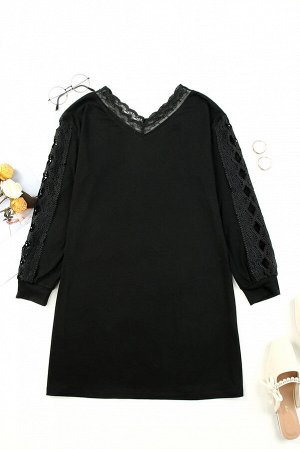 Черное мини-платье с длинным рукавом и элементами кроше
