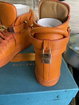 Продам кроссовки фирмы Buscemi