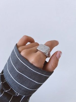 Серебряное кольцо-печатка "Fackтура"
