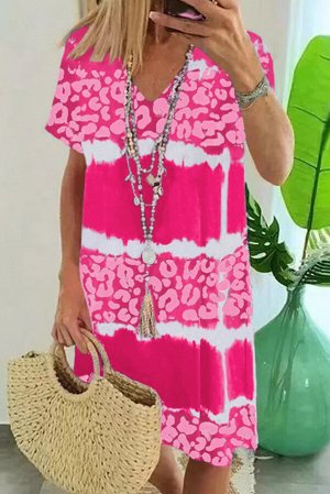 VitoRicci Розовое леопардовое платье-футболка с V-образным вырезом