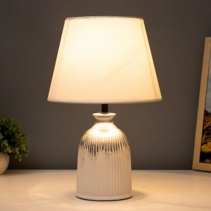 Настольная лампа "Ганна" Е14 40Вт белый 22,5х22,5х34см RISALUX