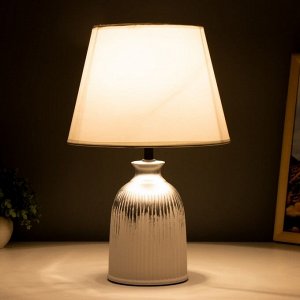 Настольная лампа "Ганна" Е14 40Вт белый 22,5х22,5х34см RISALUX
