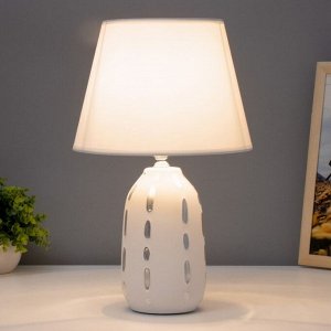 Настольная лампа "Крипта" Е14 40Вт белый 22,5х22,5х35см RISALUX