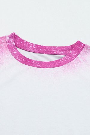 Розовая футболка с потертостями и круглым вырезом