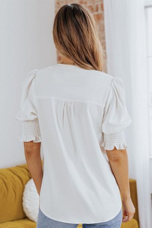 Белая блуза с V-образным вырезом и рукавом "фонарик"