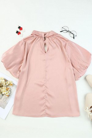 Розовая блуза из атласа с фигурным вырезом