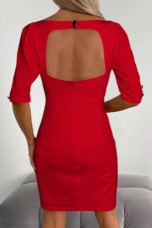 Красное платье с квадратным вырезом и открытой спиной