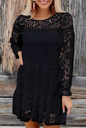 Черное многоуровневое платье с кружевом и длинным рукавом