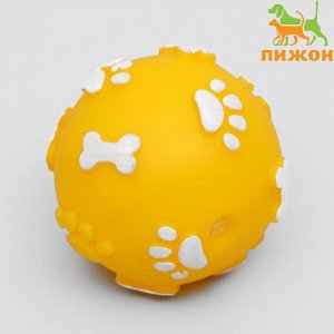 Мячик пищащий "Лапки" для собак, 5,5 см, жёлтый
